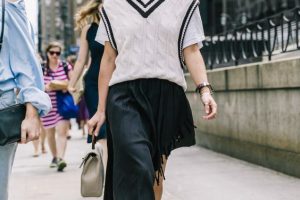 Áo sweater vest là thiết kế phủ sóng sàn catwalk Thu – Đông 2020